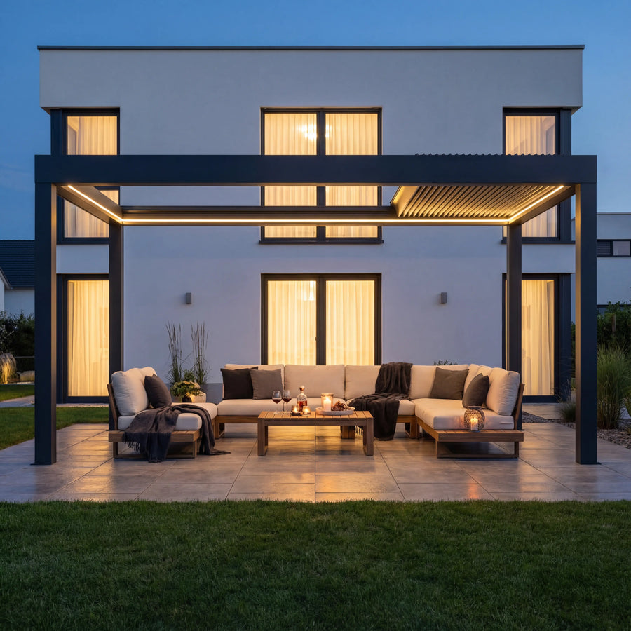 SkyPergola SkyInfinity Pro Aluminium-Pergola 3x5m Anthrazit mit LED-Beleuchtung, Terrasse am Abend