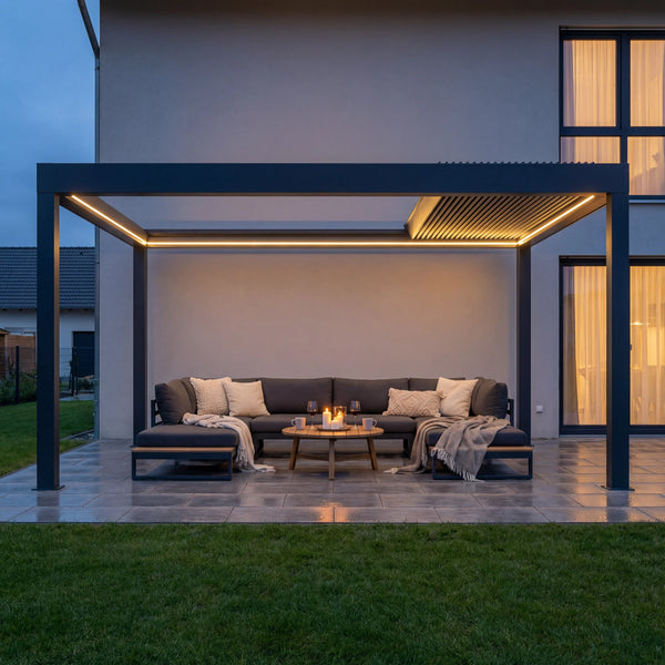 SkyPergola SkyInfinity Pro Aluminium-Pergola 4x5m Anthrazit mit LED-Beleuchtung, Terrasse am Abend