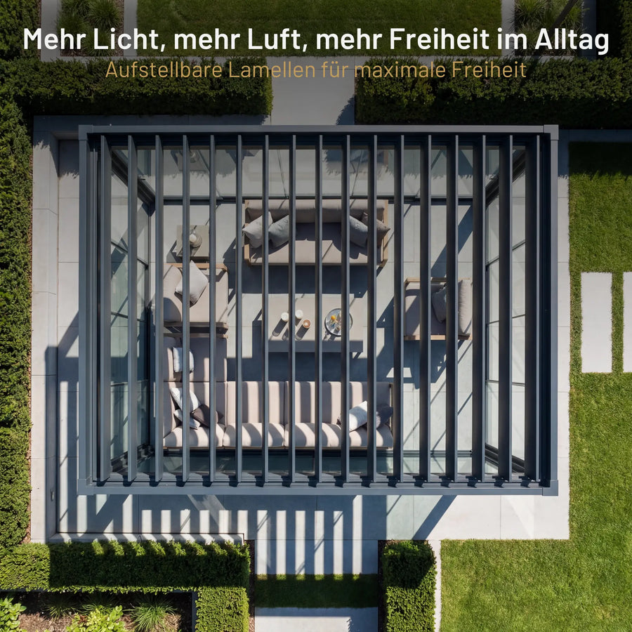 SkyPergola Wintergarten mit aufstellbaren Lamellen, Luftaufnahme Terrasse mit Loungemöbeln